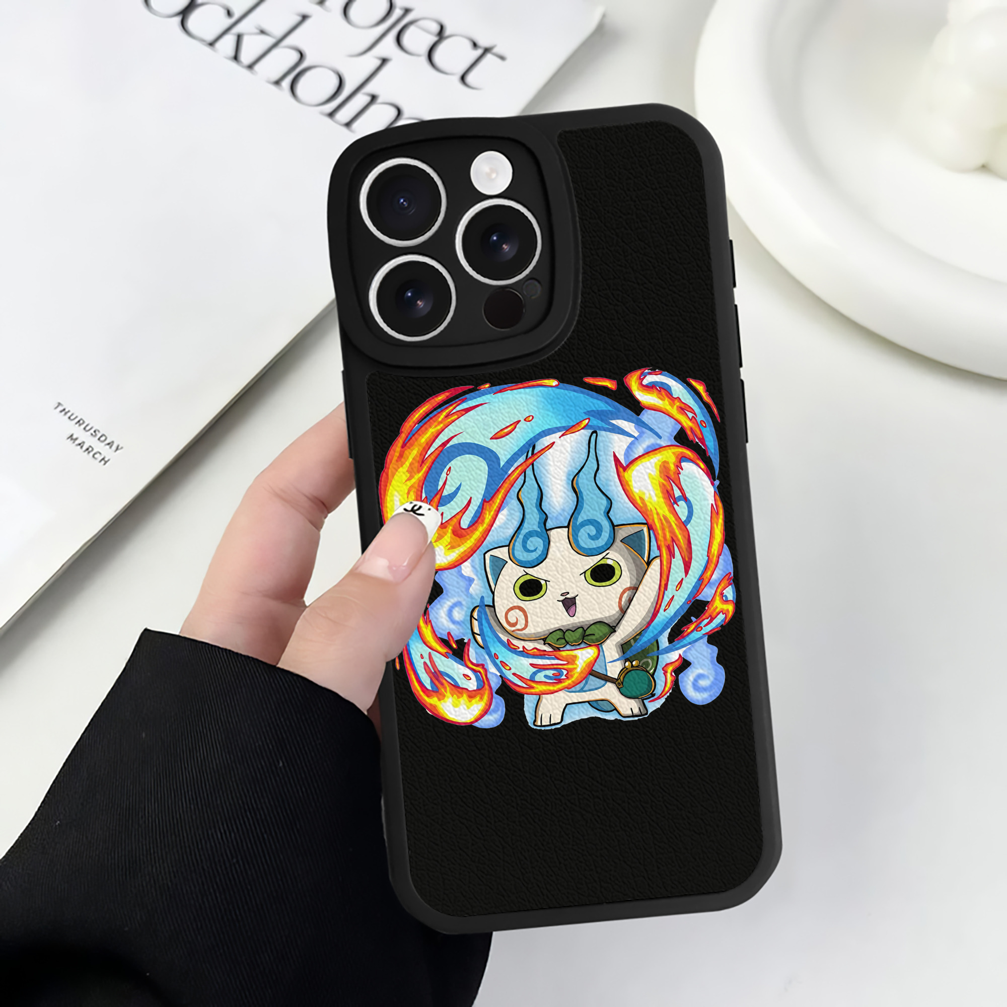 （画像用） 妖怪ウォッチ Yo-kai Watch 【iPhone 16シリーズ対応】シリコンスマホケース（レザー調） 材質：シリコン